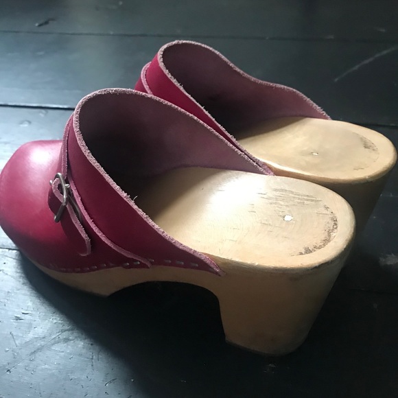 Clogs - Picture 2 of 3